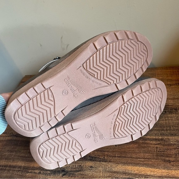 Dansko Women's Caia Taupe Milled Nubuck Clog Size 39 NEW without box - Picture 4 of 6